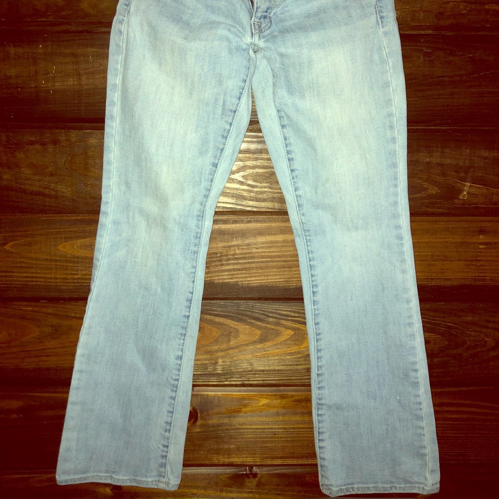 Light Wash American Eagle Jeans
